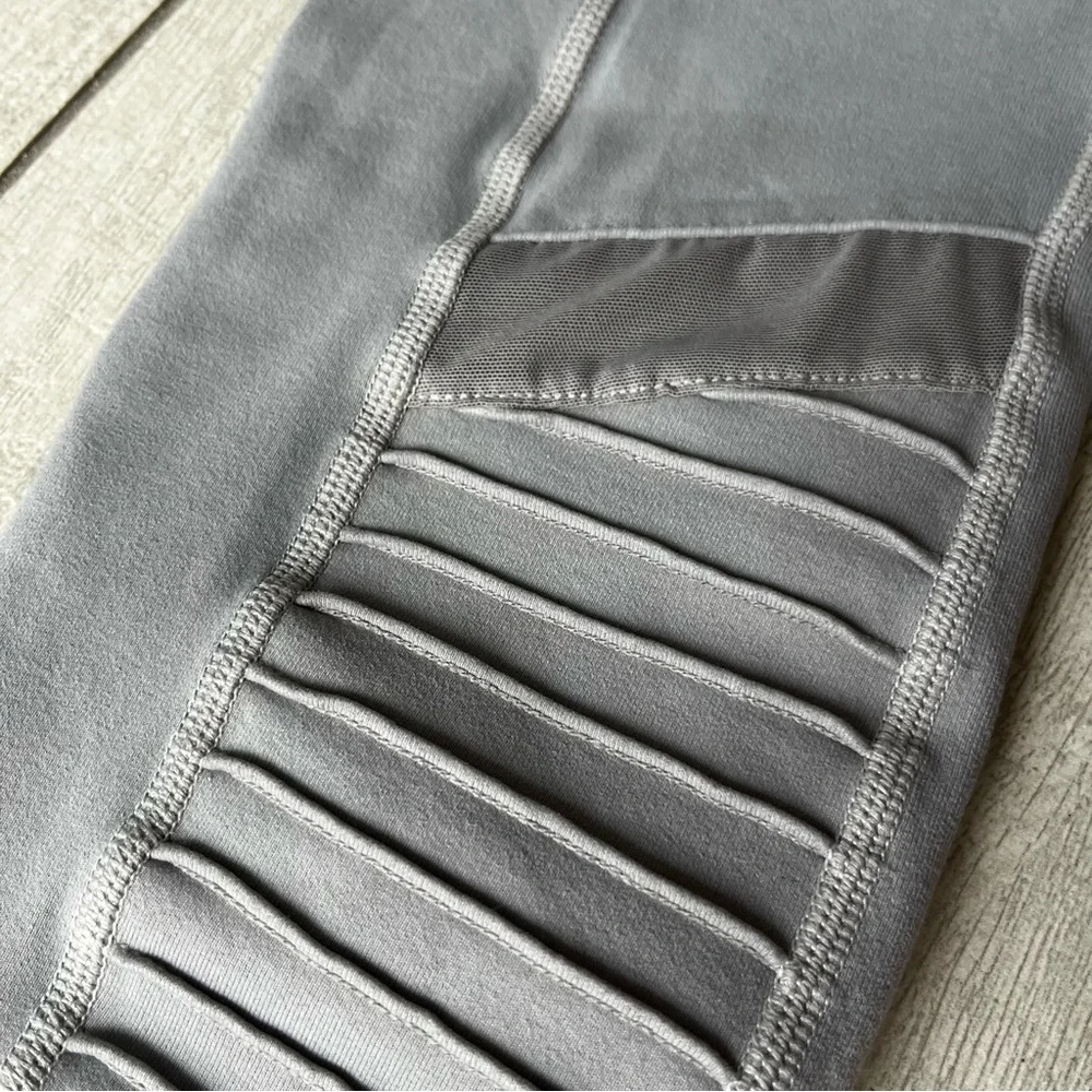 ALO Yoga Moto Leggings Small Gray High Rise Full Length Biker Yoga Athleisure